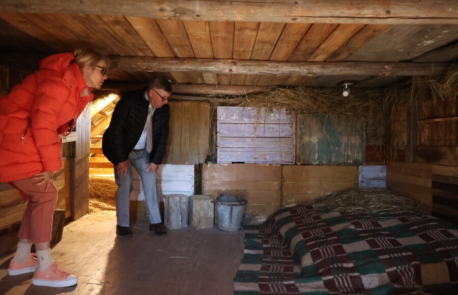 Uczestnicy ogólnopolskiego zjazdu szkół noszących imię Wincentego Witosa z wizytą w Markowej, 18 października 2024. Fot. Katarzyna Gajda-Bator (IPN)