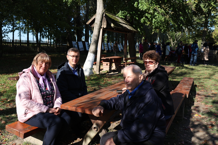 Uczestnicy ogólnopolskiego zjazdu szkół noszących imię Wincentego Witosa z wizytą w Markowej, 18 października 2024. Fot. Katarzyna Gajda-Bator (IPN)