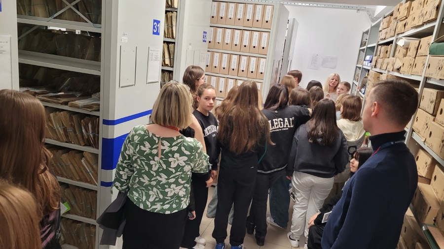 Lekcja archiwalna w Oddziałowym Archiwum IPN w Rzeszowie, 21 października 2024. Fot. Marcin Zarębski (IPN)