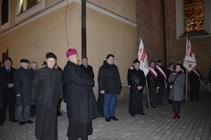 Uroczystości przy kościele farnym w 36. rocznicę wprowadzenia stanu wojennego. Fot. K. Gajda-Bator.