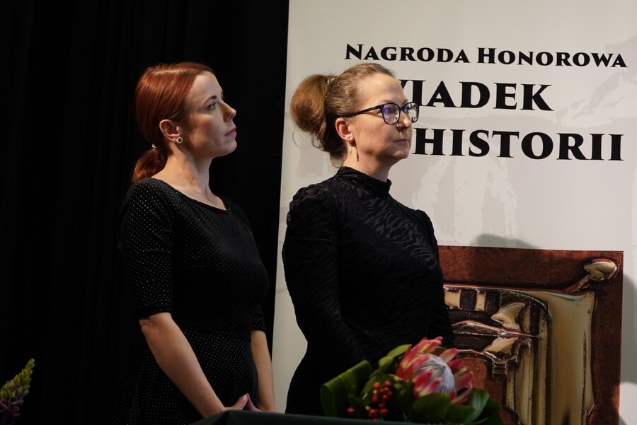 Katarzyna Kyc i Ewa Dziobak podczas gali XIII edycji nagrody honorowej IPN Świadek Historii w Rzeszowie – 6 listopada 2024. Fot. Marcin Bukała (IPN)