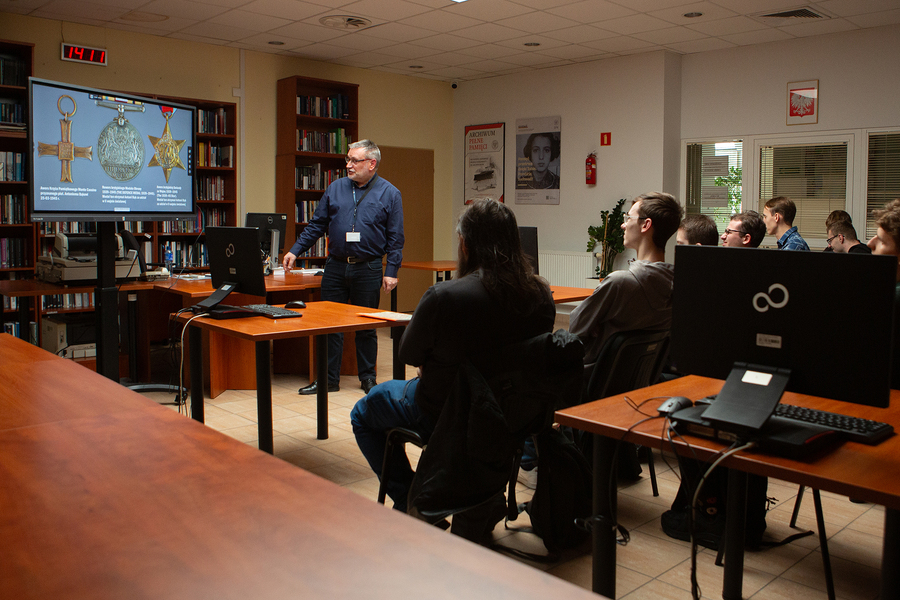 Lekcja archiwalna dla studentów Uniwersytetu Rzeszowskiego – Rzeszów, 7 listopada 2024. Fot. Marcin Zarębski (IPN)