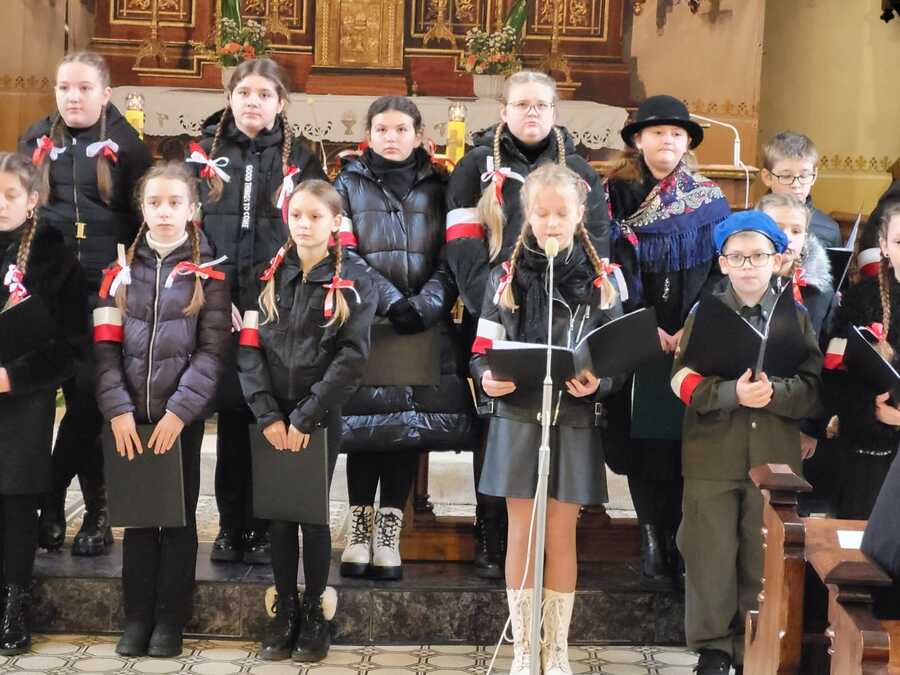 Odsłonięcie tablic pamiątkowych Żołnierzy Polskich Sił Zbrojnych na Zachodzie – Urzejowice, 10 listopada 2024 r. Fot. Maria Rejman (IPN)