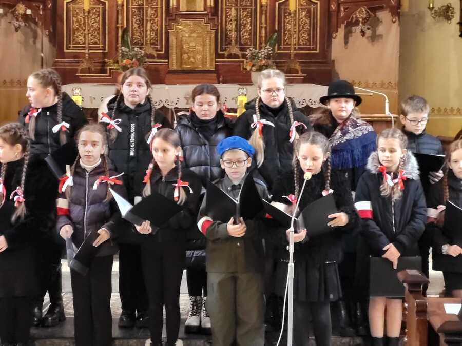 Odsłonięcie tablic pamiątkowych Żołnierzy Polskich Sił Zbrojnych na Zachodzie – Urzejowice, 10 listopada 2024 r. Fot. Maria Rejman (IPN)