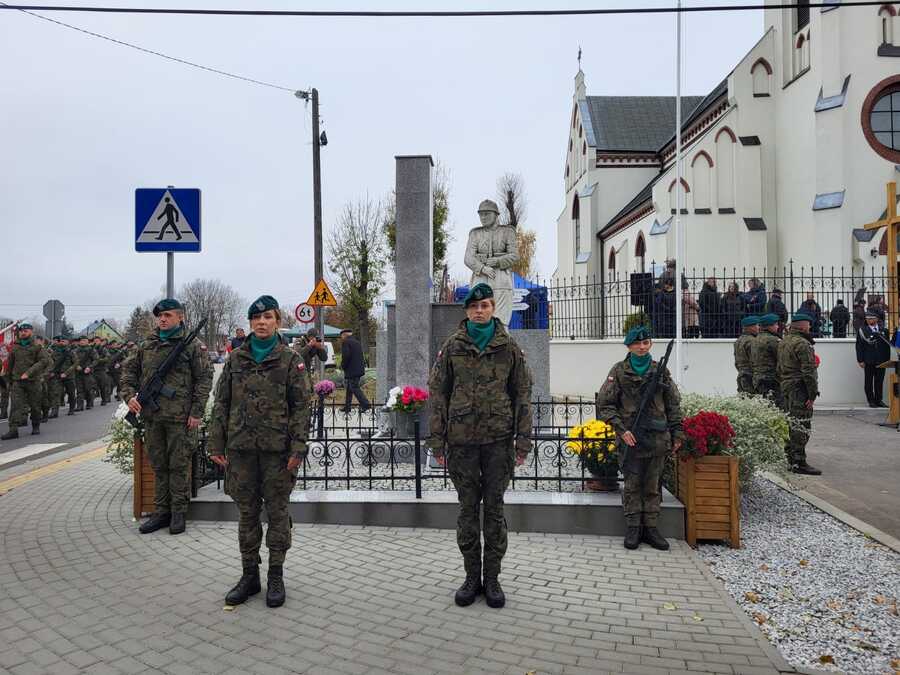Odsłonięcie tablic pamiątkowych Żołnierzy Polskich Sił Zbrojnych na Zachodzie – Urzejowice, 10 listopada 2024 r. Fot. Maria Rejman (IPN)