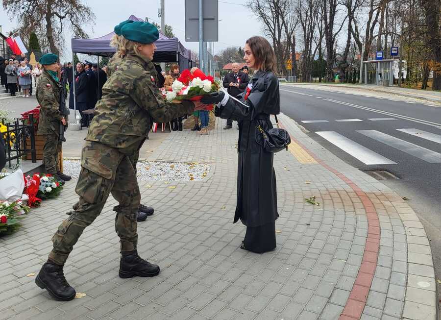 Odsłonięcie tablic pamiątkowych Żołnierzy Polskich Sił Zbrojnych na Zachodzie – Urzejowice, 10 listopada 2024 r. Fot. Maria Rejman (IPN)