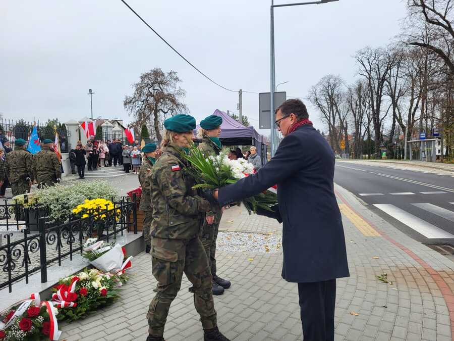 Odsłonięcie tablic pamiątkowych Żołnierzy Polskich Sił Zbrojnych na Zachodzie – Urzejowice, 10 listopada 2024 r. Fot. Maria Rejman (IPN)