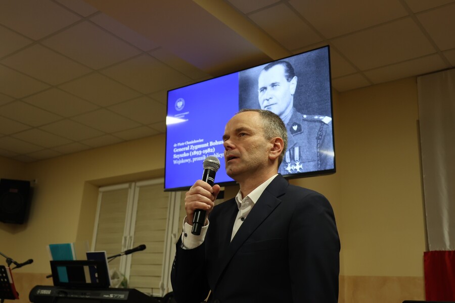 Wieczór patriotyczny z bohaterem gen. Zygmuntem Bohusz -Szyszko w roli głównej – Łąka, 11 listopada 2024. Fot. Katarzyna Gajda-Bator (IPN)