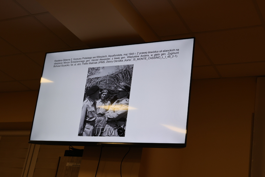 Wieczór patriotyczny z bohaterem gen. Zygmuntem Bohusz -Szyszko w roli głównej – Łąka, 11 listopada 2024. Fot. Katarzyna Gajda-Bator (IPN)