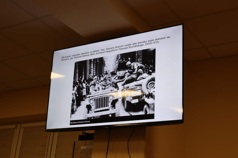 Wieczór patriotyczny z bohaterem gen. Zygmuntem Bohusz -Szyszko w roli głównej – Łąka, 11 listopada 2024. Fot. Katarzyna Gajda-Bator (IPN)