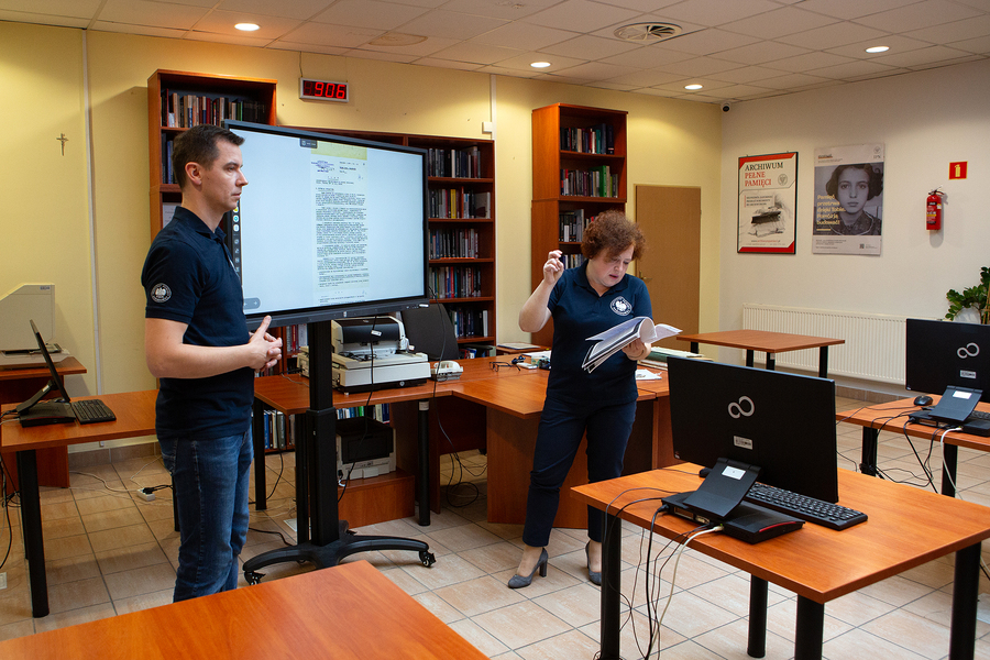 Zajęcia archiwalne ze studentami Uniwersytetu Rzeszowskiego – Rzeszów, 14 listopada 2024. Fot. Igor Witowicz (IPN)