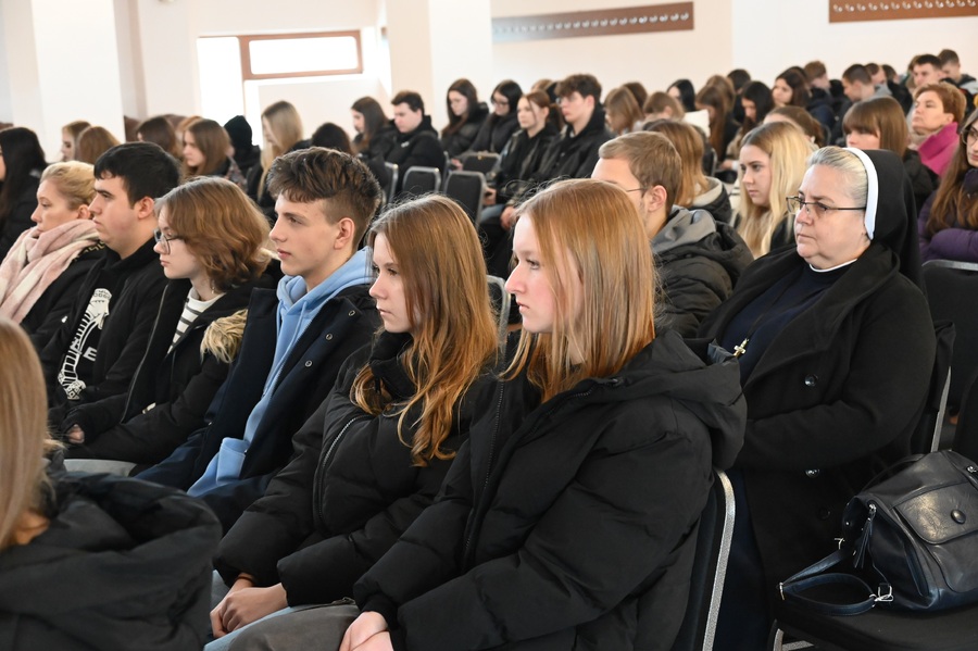 Modlitwa i sesja poświęcona błogosławionemu ks. Jerzemu Popiełuszko  – Jarosław, 15 listopada 2024. Fot. Starostwo Powiatowe w Jarosławiu