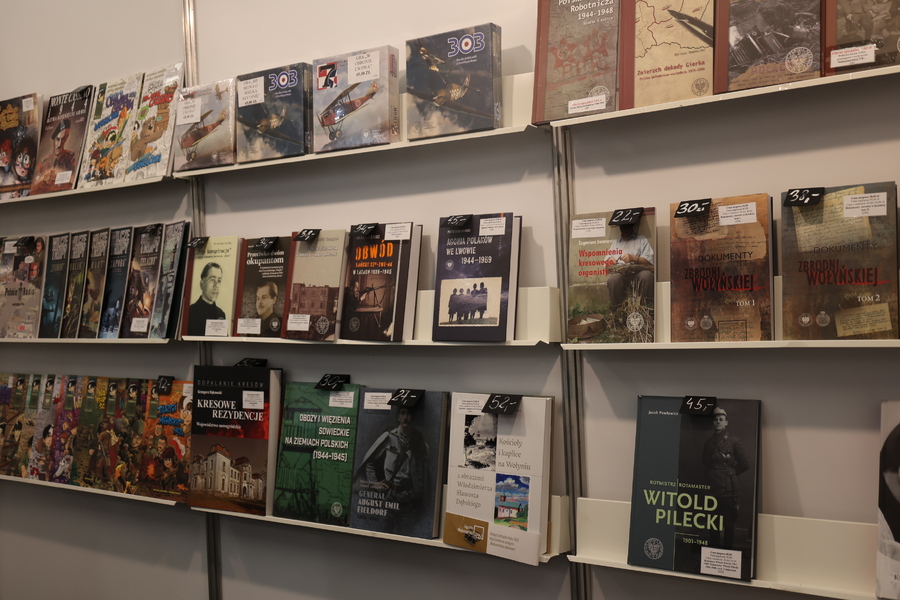 Stoisko IPN na Świątecznych Targach Książki – Rzeszów, 22 listopada 2024. Fot. Katarzyna Gajda-Bator (IPN)