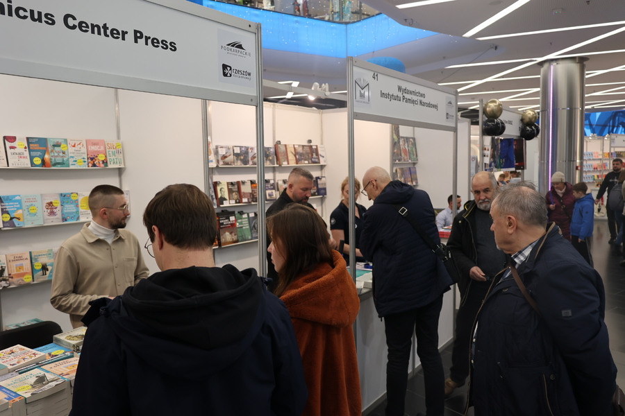 Stoisko IPN na Świątecznych Targach Książki – Rzeszów, 22 listopada 2024. Fot. Katarzyna Gajda-Bator (IPN)