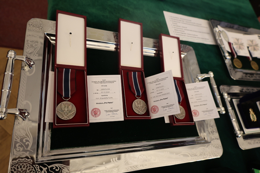 Odznaczenia podczas III Wojewódzkiego Międzypokoleniowego Spotkania upamiętniającego losy zesłańców Sybiru – Rzeszów, 5 grudnia 2024. Fot. Katarzyna Gajda-Bator (IPN)