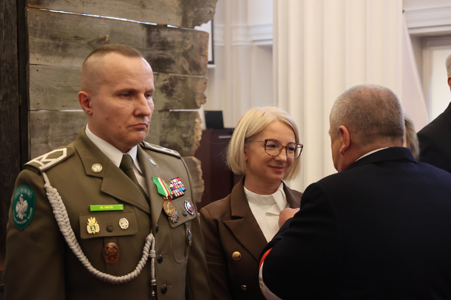 Odznaczenia podczas III Wojewódzkiego Międzypokoleniowego Spotkania upamiętniającego losy zesłańców Sybiru – Rzeszów, 5 grudnia 2024. Fot. Marcin Bukała (IPN)