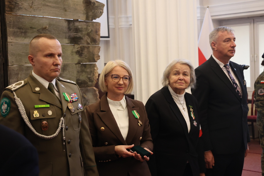 Odznaczenia podczas III Wojewódzkiego Międzypokoleniowego Spotkania upamiętniającego losy zesłańców Sybiru – Rzeszów, 5 grudnia 2024. Fot. Marcin Bukała (IPN)