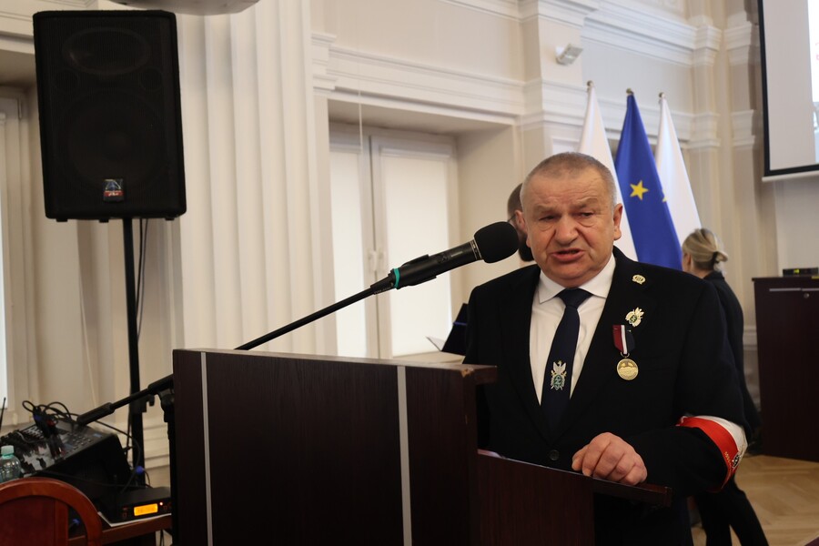 Józef Sieńko, prezes Zarządu Rzeszowskiego Oddziału Związku Sybiraków w Rzeszowie podczas III Wojewódzkiego Międzypokoleniowego Spotkania upamiętniającego losy zesłańców Sybiru – Rzeszów, 5 grudnia 2024. Fot. Katarzyna Gajda-Bator (IPN)