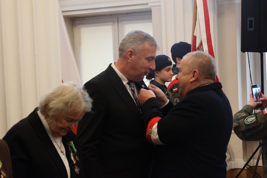 Odznaczenia podczas III Wojewódzkiego Międzypokoleniowego Spotkania upamiętniającego losy zesłańców Sybiru – Rzeszów, 5 grudnia 2024. Fot. Katarzyna Gajda-Bator (IPN)