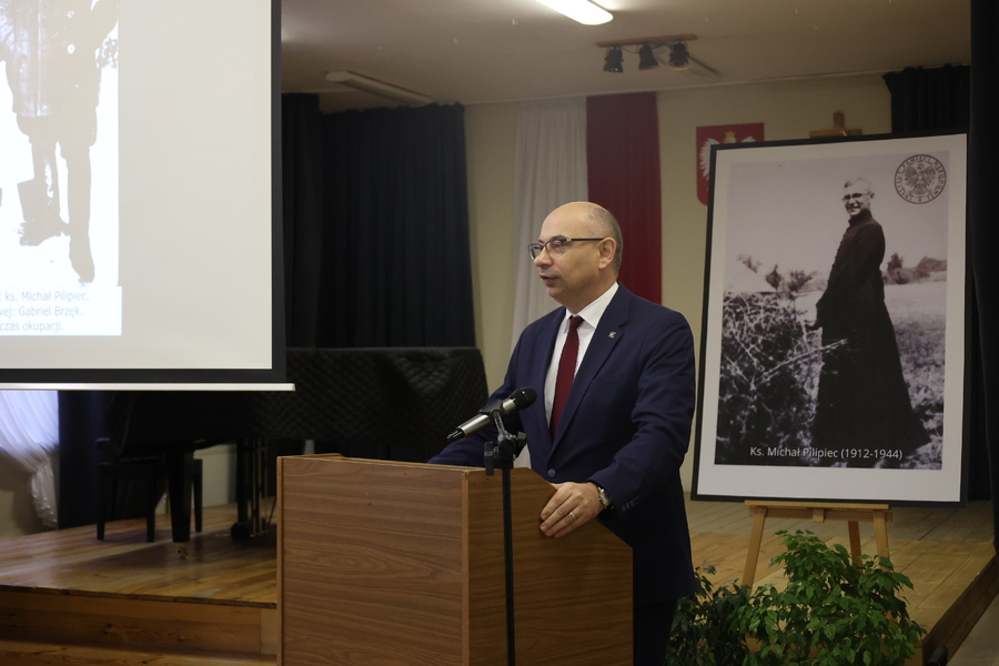 Dr Mateusz Szpytma, wiceprezes IPN podczas konferencji w 80. rocznicę śmierci ks. Michała Pilipca – Błażowa, 7 grudnia 2024. Fot. Katarzyna Gajda-Bator (IPN)