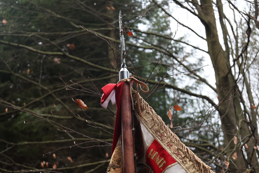 Poświęcenie krzyża upamiętniającego miejsce śmierci ks. Michała Pilipca i pozostałych ofiar – Głogów Młp. 8 grudnia 2024. Fot. Katarzyna Gajda-Bator (IPN)