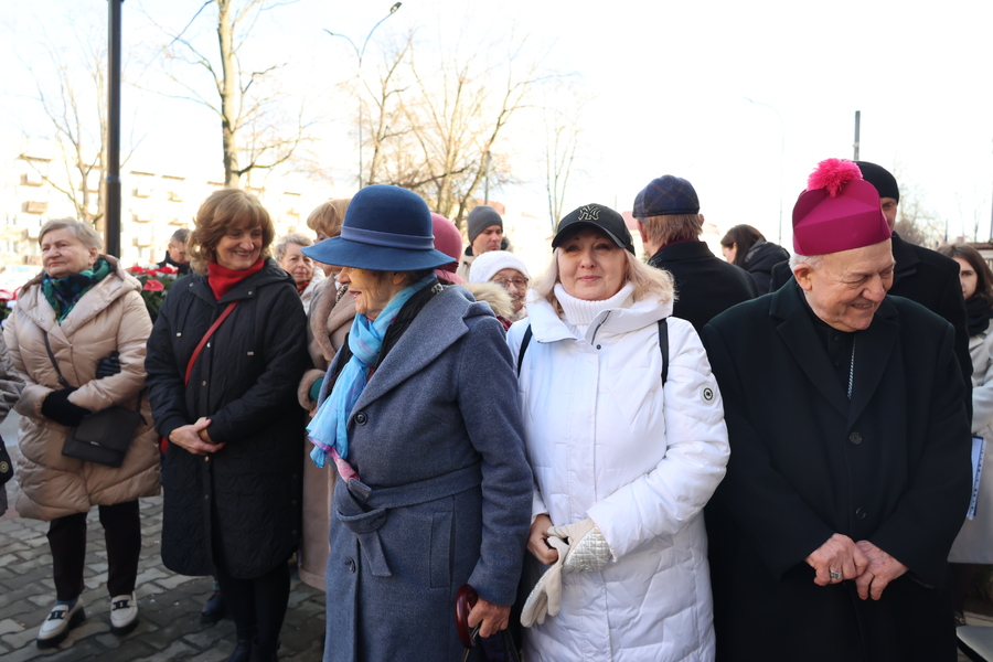 Odsłonięcie tablicy poświęconej działaczkom Solidarności internowanym w Areszcie Śledczym w Nisku – 13 grudnia 2024. Fot. Katarzyna Gajda-Bator (IPN)