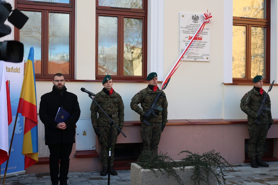 Odsłonięcie tablicy poświęconej działaczkom Solidarności internowanym w Areszcie Śledczym w Nisku – 13 grudnia 2024. Fot. Katarzyna Gajda-Bator (IPN)