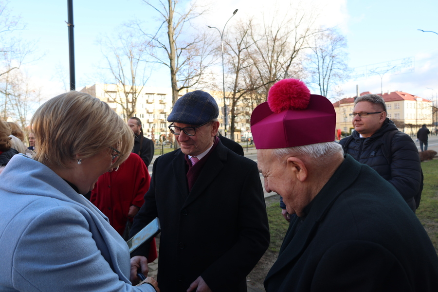 Odsłonięcie tablicy poświęconej działaczkom Solidarności internowanym w Areszcie Śledczym w Nisku – 13 grudnia 2024. Fot. Katarzyna Gajda-Bator (IPN)