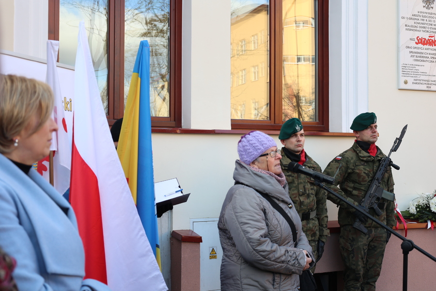 Odsłonięcie tablicy poświęconej działaczkom Solidarności internowanym w Areszcie Śledczym w Nisku – 13 grudnia 2024. Fot. Katarzyna Gajda-Bator (IPN)