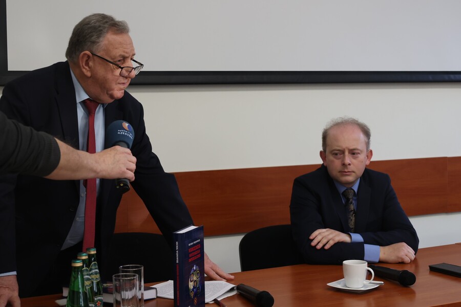 Prof. dr hab. Jan Draus i dr Michał Wojnowski na prezentacji książki „Narzędzia rosyjskiego imperializmu” – Rzeszów, 10 marca 2025. Fot. Katarzyna Gajda-Bator (IPN)