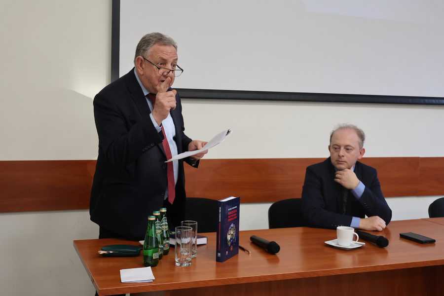 Prof. dr hab. Jan Draus i dr Michał Wojnowski na prezentacji książki „Narzędzia rosyjskiego imperializmu” – Rzeszów, 10 marca 2025. Fot. Katarzyna Gajda-Bator (IPN)