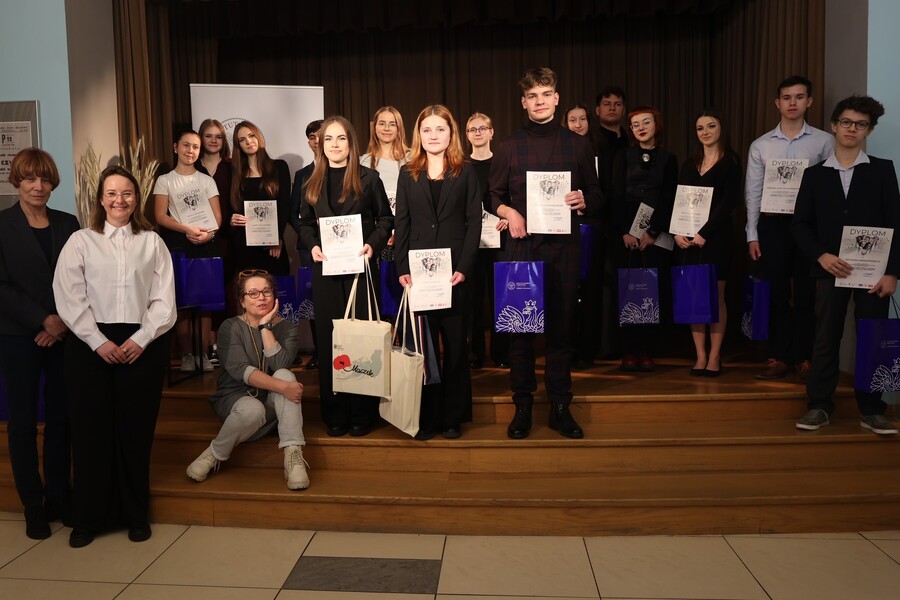 Uczestnicy półfinału XI Ogólnopolskiego Konkursu Recytatorskiego „W kręgu poezji i prozy lagrowej więźniarek obozu KL Ravensbrück im. Wandy Półtawskiej” – Rzeszów, 12 marca 2025. Fot. Katarzyna Gajda-Bator (IPN)