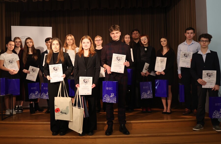 Uczestnicy i laureaci półfinału XI Ogólnopolskiego Konkursu Recytatorskiego „W kręgu poezji i prozy lagrowej więźniarek obozu KL Ravensbrück im. Wandy Półtawskiej” – Rzeszów, 12 marca 2025. Fot. Katarzyna Gajda-Bator (IPN)