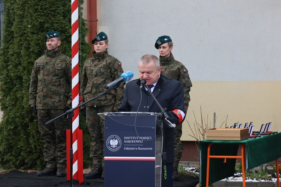 Józef Sieńko prezes Związku Sybiraków w Rzeszowie w 80. rocznicę deportacji mieszkańców Pogórza Dynowskiego do ZSRS – Dynów, 17 marca 2025. Fot. Katarzyna Gajda-Bator (IPN)