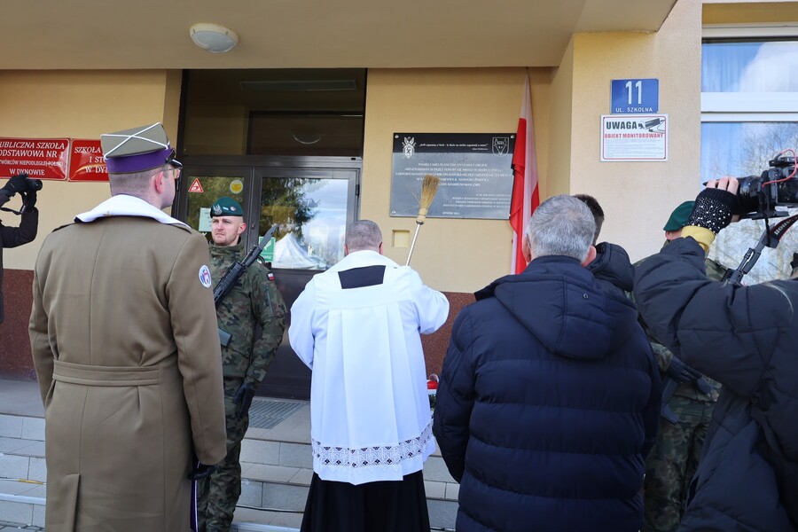 Odsłonięcie tablicy upamiętniającej 80. rocznicę deportacji mieszkańców Pogórza Dynowskiego do ZSRS – Dynów, 17 marca 2025. Fot. Katarzyna Gajda-Bator (IPN)