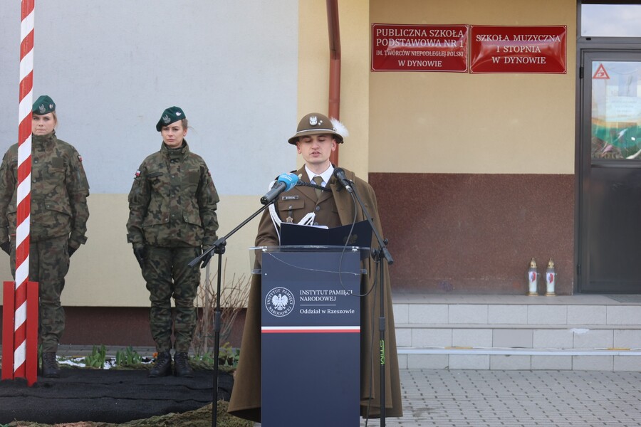 Apel Pamięci podczas odsłonięcia tablicy upamiętniającej 80. rocznicę deportacji mieszkańców Pogórza Dynowskiego do ZSRS – Dynów, 17 marca 2025. Fot. Katarzyna Gajda-Bator (IPN)