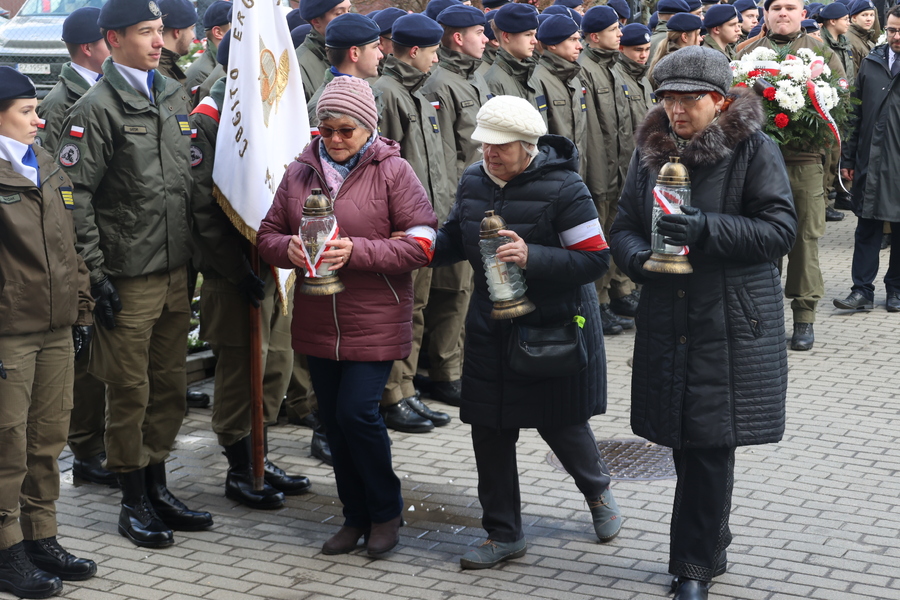 Odsłonięcie tablicy upamiętniającej 80. rocznicę deportacji mieszkańców Pogórza Dynowskiego do ZSRS – Dynów, 17 marca 2025. Fot. Katarzyna Gajda-Bator (IPN)