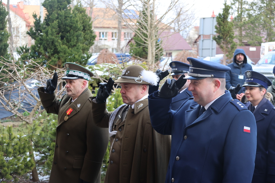 Odsłonięcie tablicy upamiętniającej 80. rocznicę deportacji mieszkańców Pogórza Dynowskiego do ZSRS – Dynów, 17 marca 2025. Fot. Katarzyna Gajda-Bator (IPN)