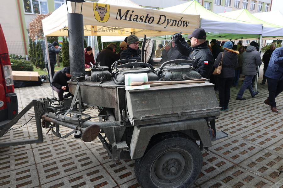 Odsłonięcie tablicy upamiętniającej 80. rocznicę deportacji mieszkańców Pogórza Dynowskiego do ZSRS – Dynów, 17 marca 2025. Fot. Katarzyna Gajda-Bator (IPN)