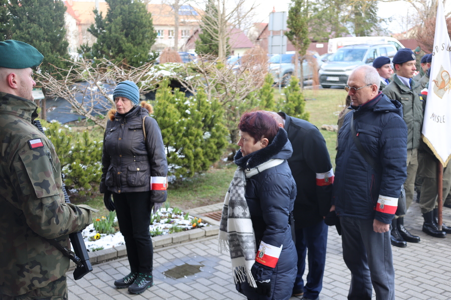 Odsłonięcie tablicy upamiętniającej 80. rocznicę deportacji mieszkańców Pogórza Dynowskiego do ZSRS – Dynów, 17 marca 2025. Fot. Katarzyna Gajda-Bator (IPN)