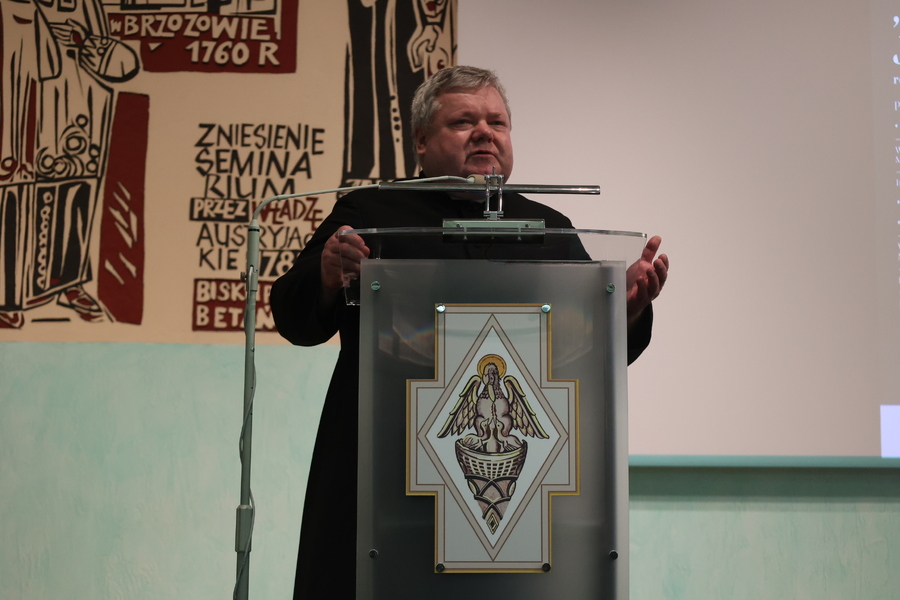 Ks. dr hab. Waldemar Janiga na spotkaniu wokół filmu „Droga krzyżowa Janosa Esterhazyego” w reżyserii Artura Janickiego – Przemyśl, 27 marca 2025. Fot. Katarzyna Gajda-Bator (IPN)