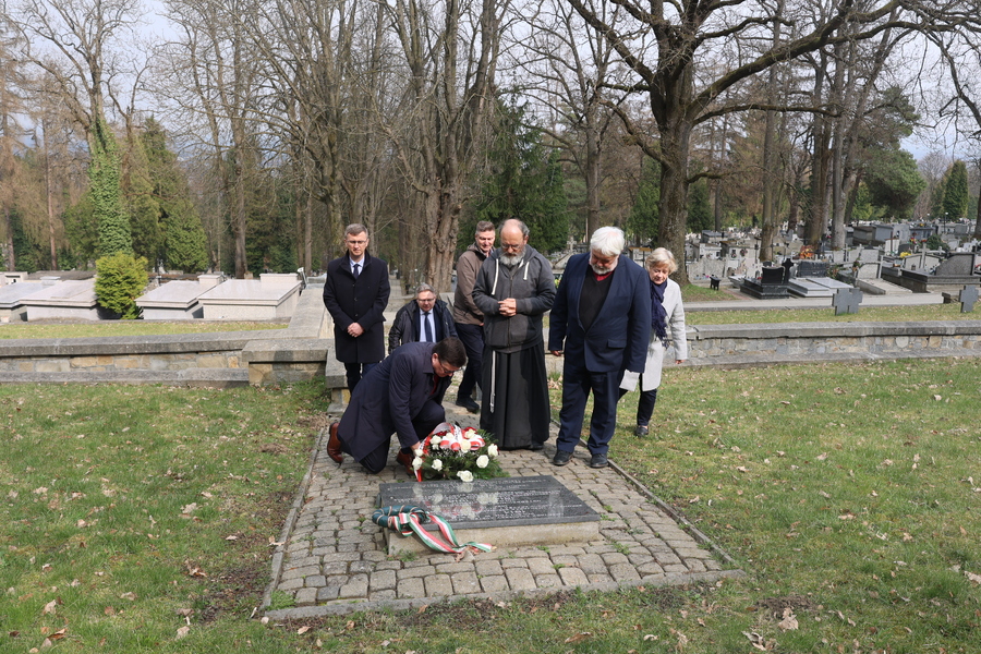 Delegacja składa wieniec na cmentarzu żołnierzy austro-węgierskich (1914-1918) – Przemyśl, 27 marca 2025. Fot. Katarzyna Gajda-Bator (IPN)