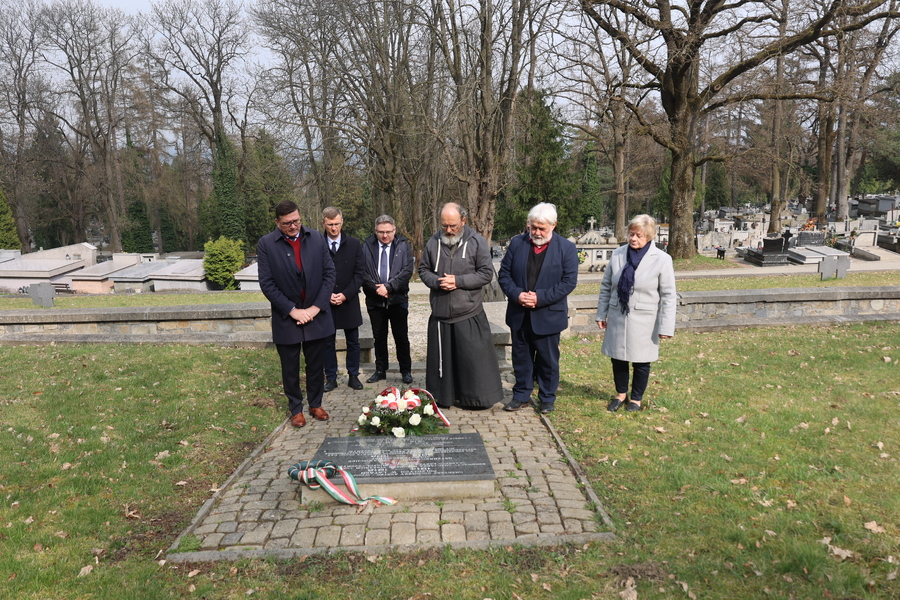 Delegacja składa wieniec na cmentarzu żołnierzy austro-węgierskich (1914-1918) – Przemyśl, 27 marca 2025. Fot. Katarzyna Gajda-Bator (IPN)