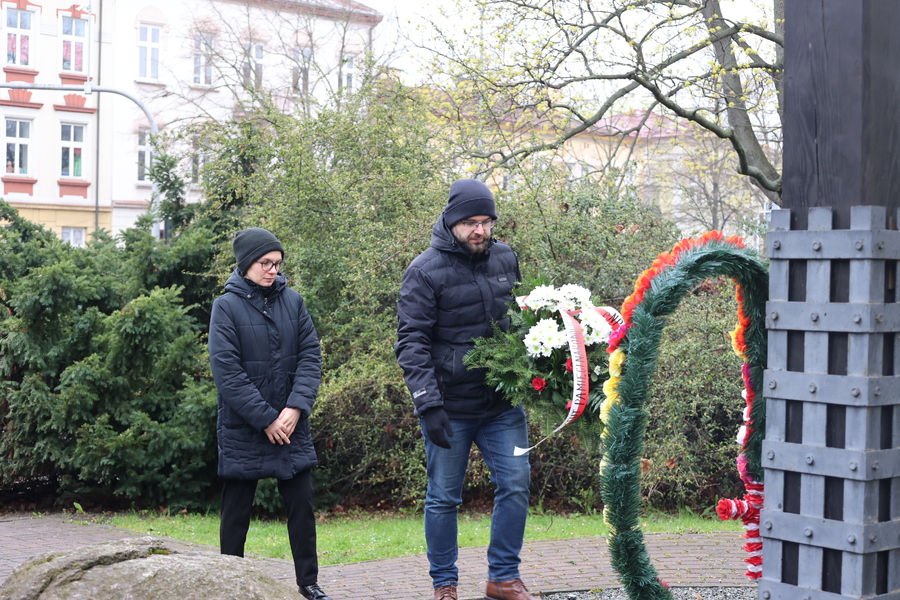 13 kwietnia – Dzień Pamięci Ofiar Zbrodni Katyńskiej, pomnik Ofiar Komunizmu w Rzeszowie. Fot. Katarzyna Gajda-Bator (IPN)