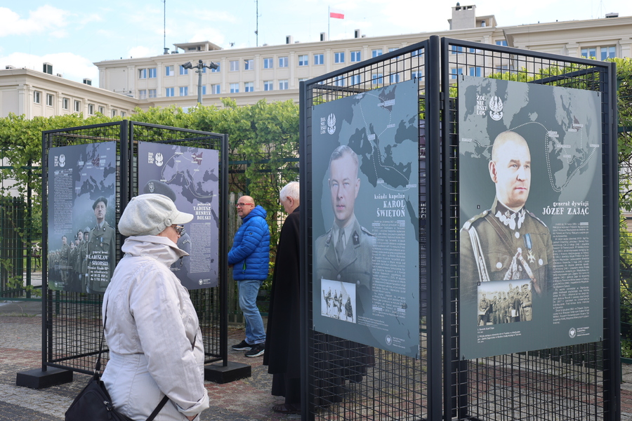 Prezentacja wystawy „Żołnierski los. Żołnierze Polskich Sił Zbrojnych z województwa podkarpackiego na frontach II wojny światowej” – Rzeszów, 8 maja 2025, Fot. Katarzyna Gajda-Bator (IPN)