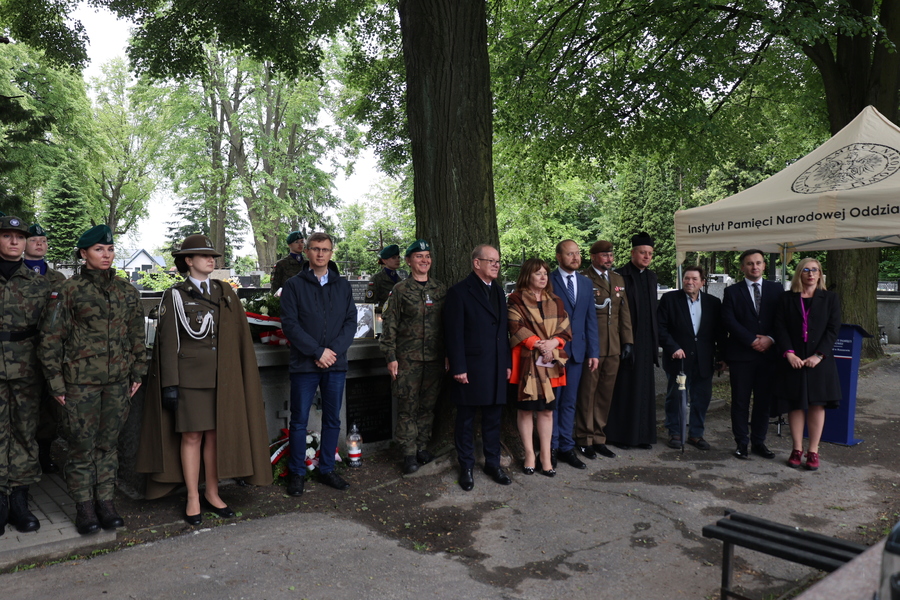 Oznaczenie grobu powstańców śląskich Haliny i Władysława Sołowijów w ramach akcji „Wszyscy jesteśmy ze Śląska!” – Rzeszów, 27 maja 2025. Fot. Katarzyna Gajda-Bator (IPN)