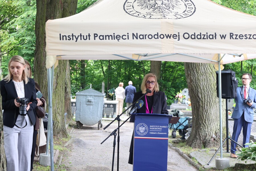 Oznaczenie grobu powstańców śląskich Haliny i Władysława Sołowijów w ramach akcji „Wszyscy jesteśmy ze Śląska!” – Rzeszów, 27 maja 2025. Fot. Katarzyna Gajda-Bator (IPN)