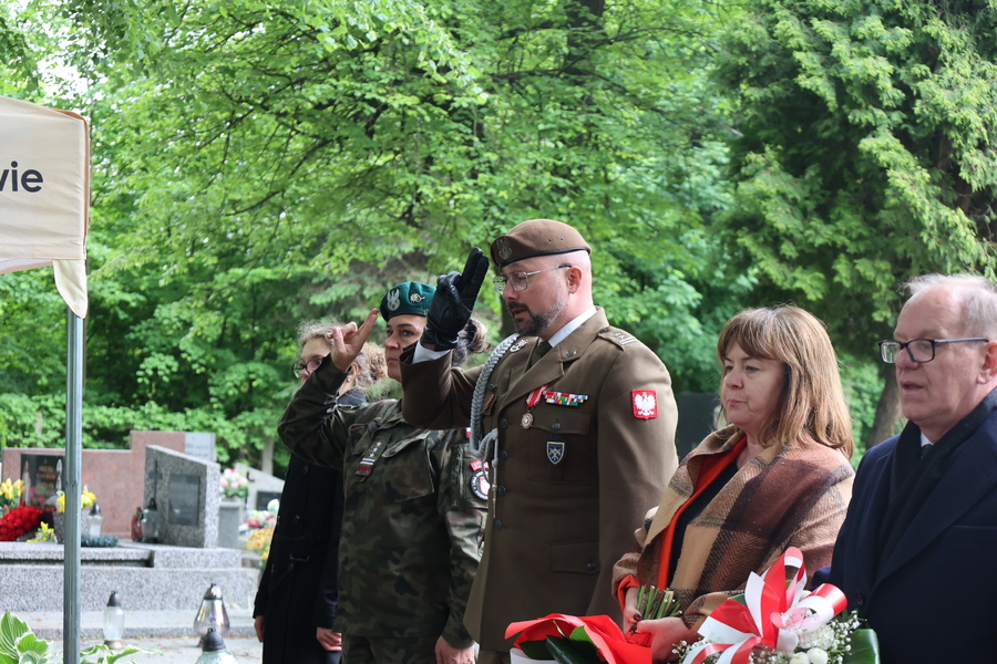 Oznaczenie grobu powstańców śląskich Haliny i Władysława Sołowijów w ramach akcji „Wszyscy jesteśmy ze Śląska!” – Rzeszów, 27 maja 2025. Fot. Katarzyna Gajda-Bator (IPN)