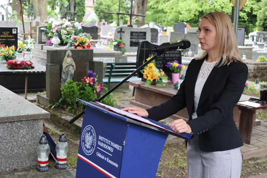 Oznaczenie grobu powstańców śląskich Haliny i Władysława Sołowijów w ramach akcji „Wszyscy jesteśmy ze Śląska!” – Rzeszów, 27 maja 2025. Fot. Katarzyna Gajda-Bator (IPN)