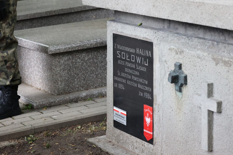 Oznaczenie grobu powstańców śląskich Haliny i Władysława Sołowijów w ramach akcji „Wszyscy jesteśmy ze Śląska!” – Rzeszów, 27 maja 2025. Fot. Katarzyna Gajda-Bator (IPN)